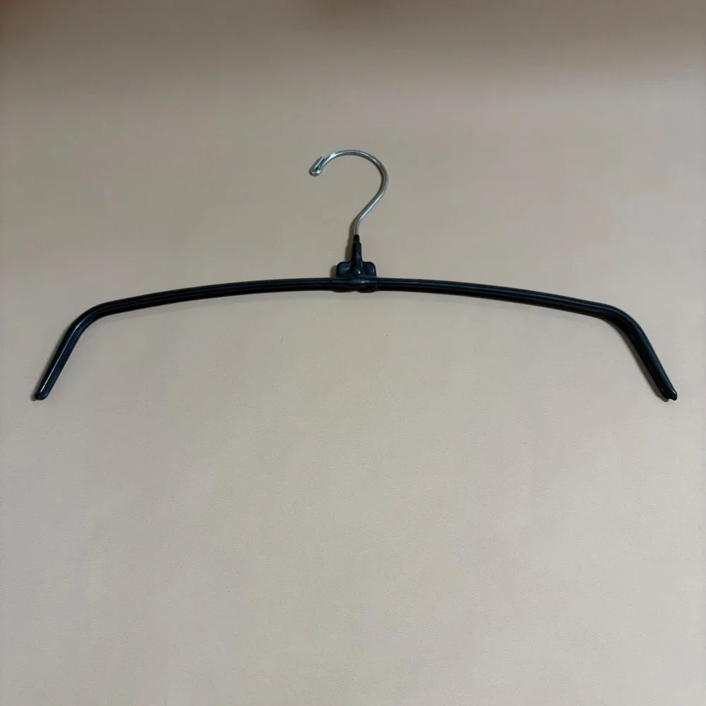 Chico's Black Non-Slip Slim Space Saving Hangers Swivel Hook Set of 9